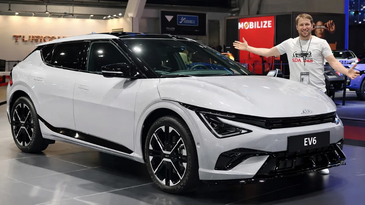 Kia EV6 unveiling with panoramic sunroof and digital display
